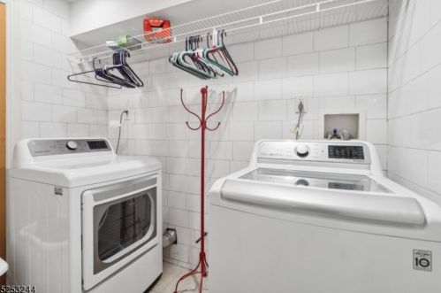 41 Cutter Dr, East Hanover NJ  07936-3047 exterior