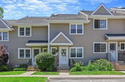 305 Covington Grn Ln, Patterson NY 12563-2412 exterior