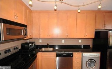 504 Bashford Ln, Alexandria VA  22314-1182 exterior