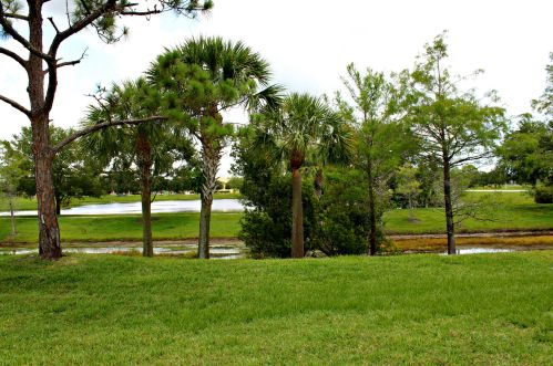 1500 Royal Green Cir, Fort Pierce FL  34952-7624 exterior