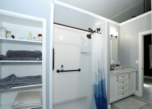 3237 Booth St, Milwaukee WI 53212-2135 exterior