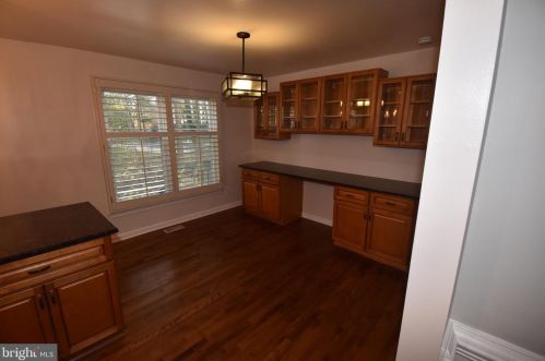 5913 Berkshire Ct, Alexandria VA  22303-1632 exterior