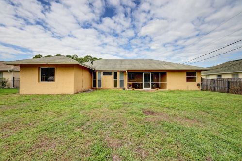 3419 Fashoda St, Fort Pierce FL 34953-4643 exterior