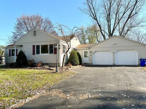16 Druid St, Windsor Locks, CT 06096-2418