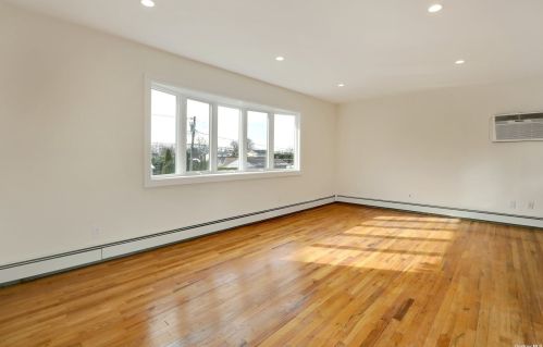 934 10th St, Babylon NY  11704-3814 exterior