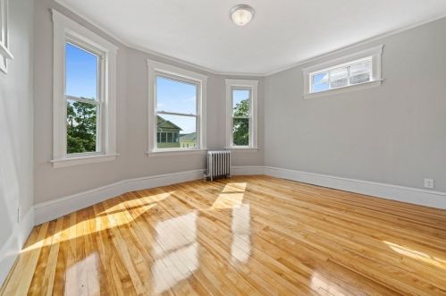 31 Hitchcock Rd, Worcester MA 01603-2622 exterior