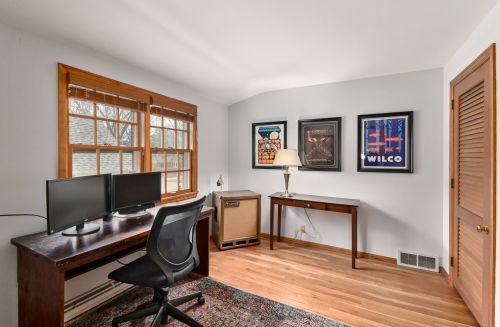 4929 Hollywood Ave, Milwaukee WI 53217-5935 exterior