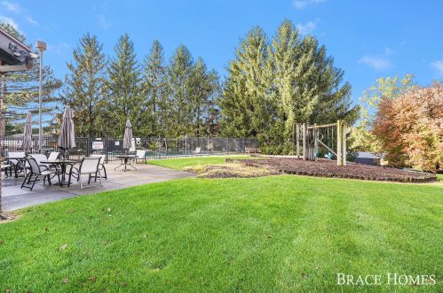 3280 Devonwood Dr, Grand Rapids MI exterior