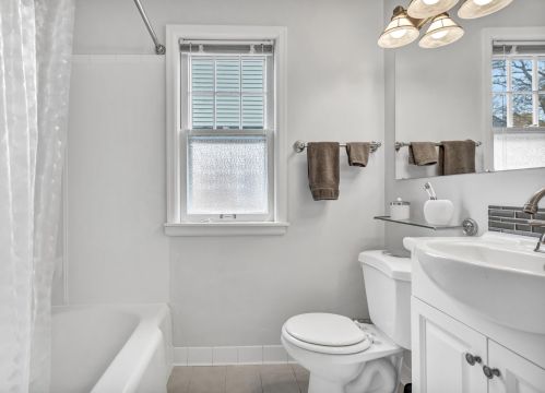 5660 Braeburn Ln, Milwaukee WI 53209-3328 exterior