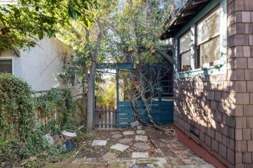 339 Colusa Ave, Berkeley CA 94707-1210 exterior