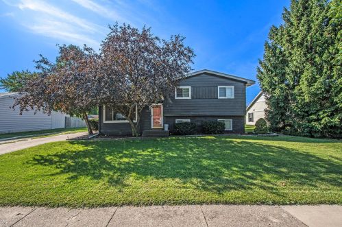 1760 Sibley St, Lowell, MI 49331-1532