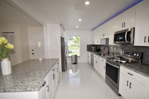 890 Walters Ter, Fort Pierce FL  34983-3987 exterior