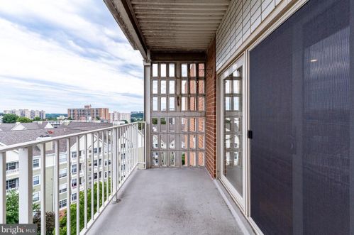 5250 Valley Forge Dr, Alexandria VA  22304-5603 exterior