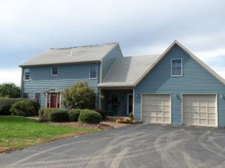 3 J H Dwyer Dr, Middletown, RI 02842-4576