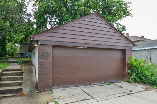 7706 Congress St, Milwaukee WI 53211-1422 exterior