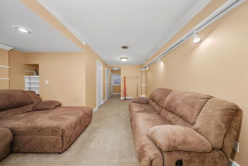 9006 Vine Ave, Bull Valley IL 60097-8243 exterior