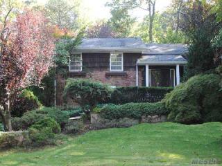 2 Riga Ln, Huntington Station NY  11747-3406 exterior