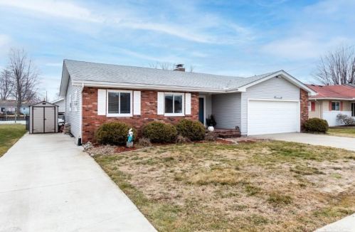 7255 Cardinal St, Algonac, MI 48001-4107