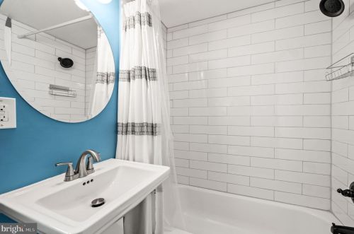 864 20th St, Philadelphia PA  19130-2025 exterior