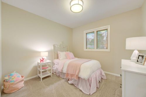 387 Iona Ln, Saint Paul MN  55113-2325 exterior