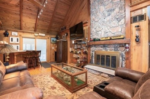 3822 Barreville Rd, Bull Valley IL 60012-2162 exterior