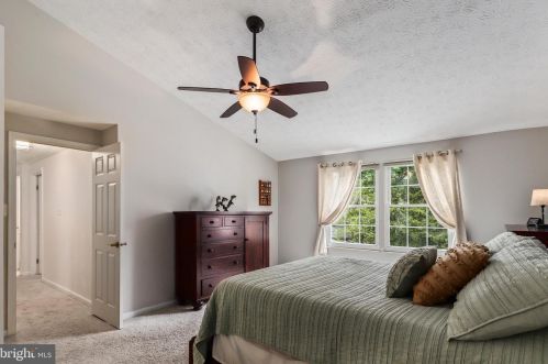 1426 Cellar Crk Way, Herndon VA 20170-2805 exterior