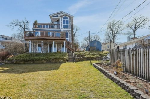 3 Beck Ln, Hopatcong, NJ 07843-1904