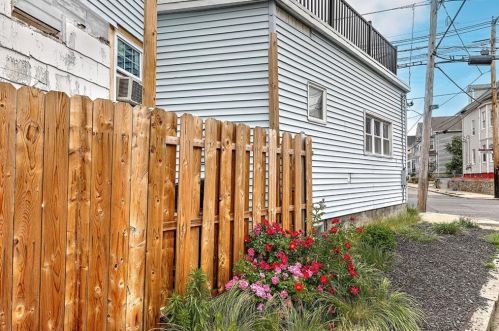 252 Admiral St, Providence RI 02908-1350 exterior