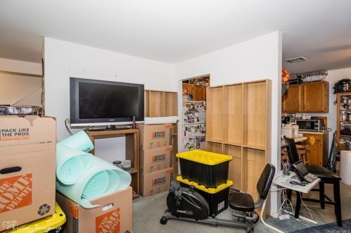 24 Jimal Dr, Middletown NY 10940-3650 exterior