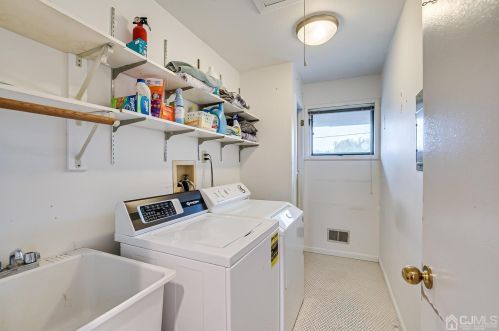 4 Fairhill Rd, Edison NJ 08817-2962 exterior