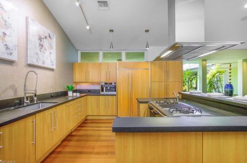 132 St, Naples FL 34108-2921 exterior