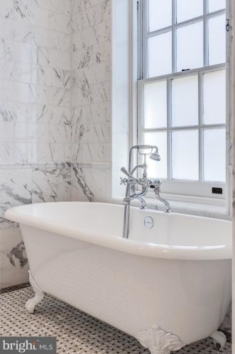 2101 Delancey St, Philadelphia PA 19103-6408 exterior