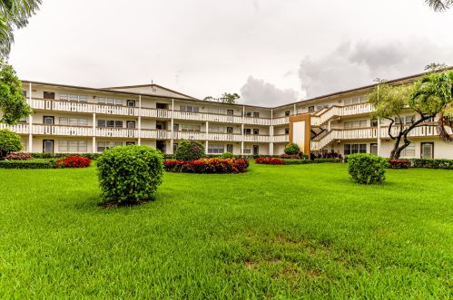 209 Mansfield, Boca Raton FL  33434-4931 exterior