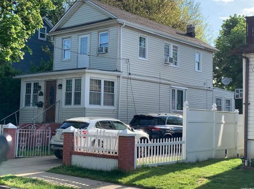 15 Avondale St, Valley Stream, NY 11581-1801