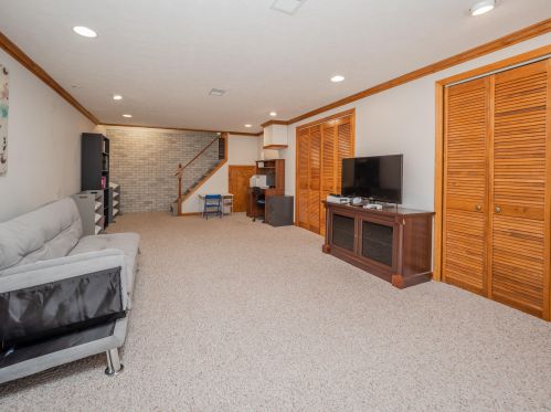 6303 Eagle Rdg Dr, Kalamazoo MI 49004-8677 exterior