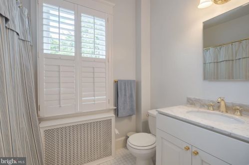 3928 Livingston St, Washington DC 20015-2921 exterior