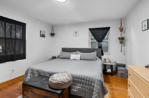 1387 Meadowlane Dr, Grand Rapids MI 49508-4655 exterior