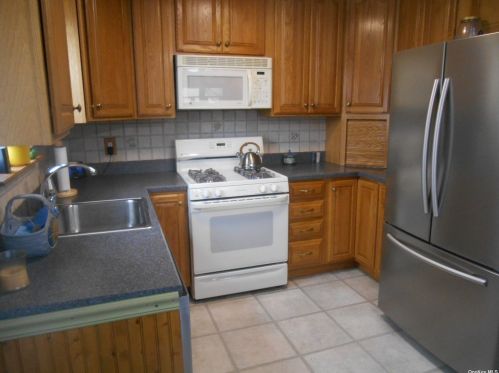 57 Todd Rd, Valley Stream, NY 11580-4037