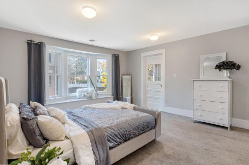 604 University Dr, Rochester MI 48307-1850 exterior