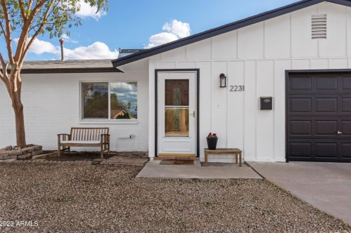 2231 Acoma Dr, Phoenix AZ  85022-4101 exterior