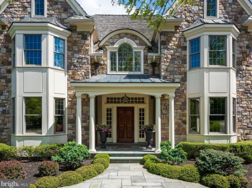 271 Blackburn Dr, Berwyn PA  19312-2801 exterior