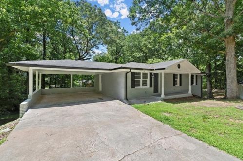 5496 Davis Dr, Austell, GA 30106-7913