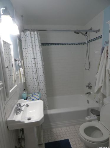 144 Old Country Rd, Huntington Station NY 11747-1814 exterior