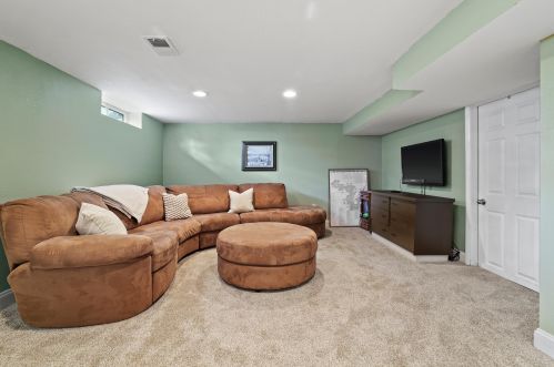 3127 Rochelle Ave, Milwaukee WI 53209-2505 exterior