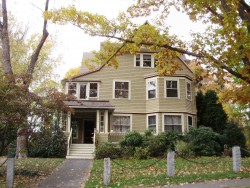 129 Gibbs St, Newton, MA 02459-1927