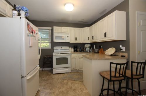 25 Claremont Ave, Babylon NY 11704-4014 exterior