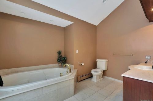 12 Belmar Ln, Commack NY 11725-1104 exterior