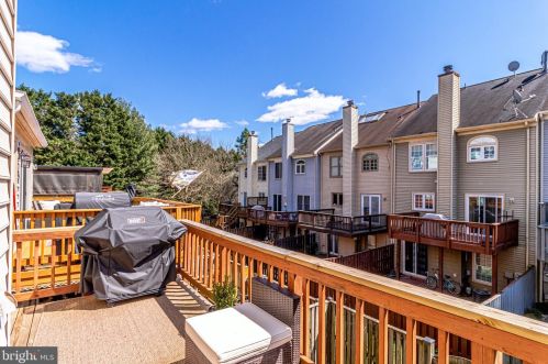 7041 Chesley Search Way, Alexandria VA 22315-4754 exterior