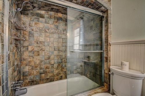 250 Cascade Rd, Pittsburgh PA 15221-4464 exterior