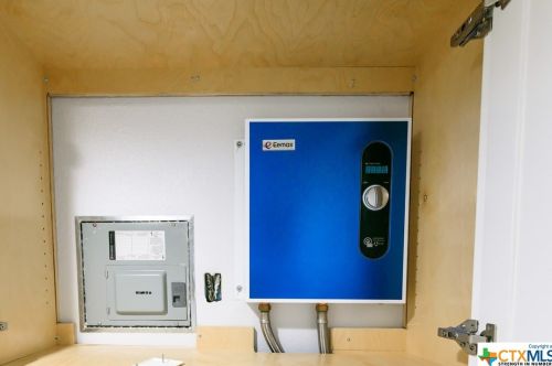 9515 Maverick Pt, San Antonio TX 78240-4049 exterior